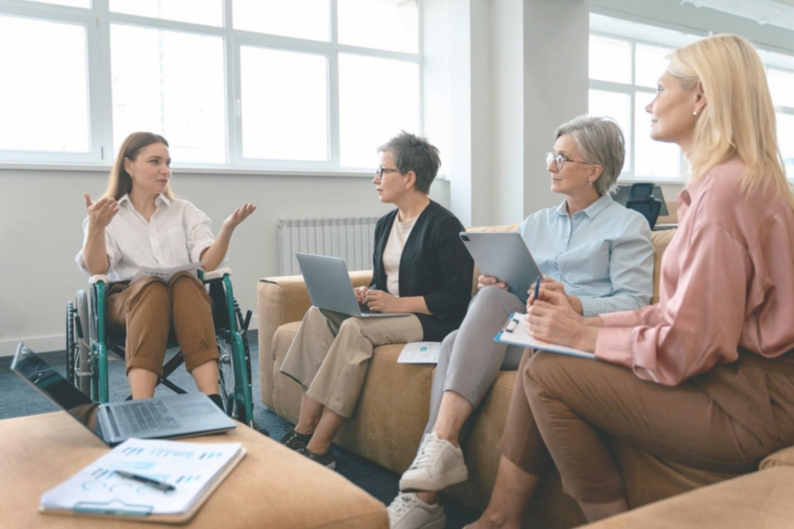 Professionelle Finanzberatung in modernem Büro